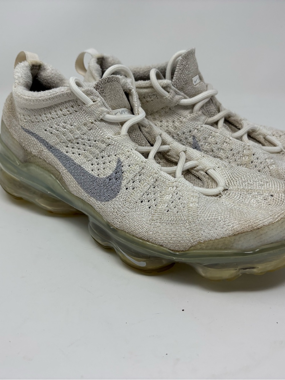 Nike Air VaporMax Flyknit Sz 7.5 Womens White Shoes